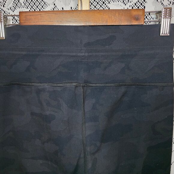 Vuori Daily Legging in Black Camo M - Picture 6 of 11